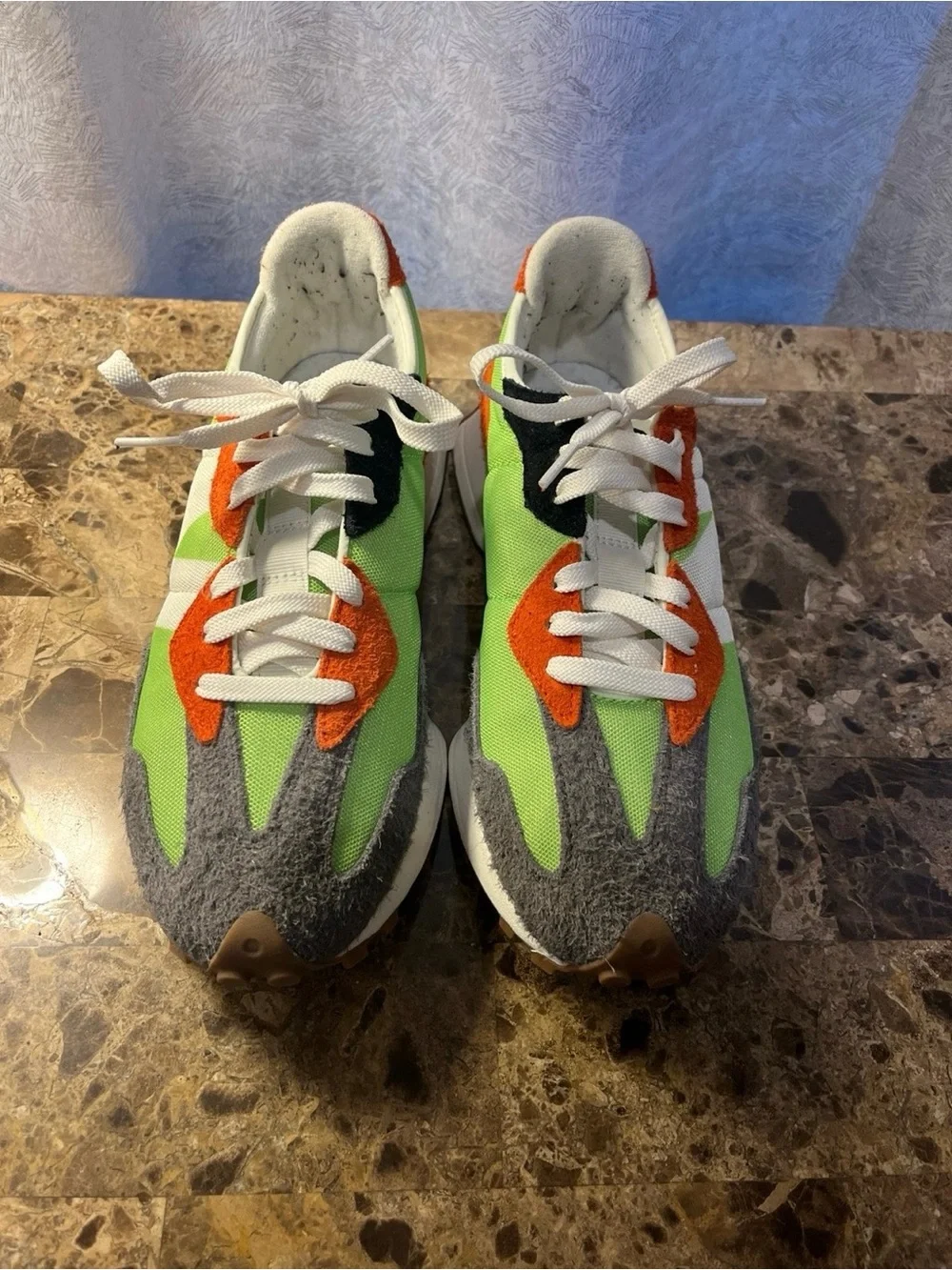 Men’s New Balance 327’s size 9